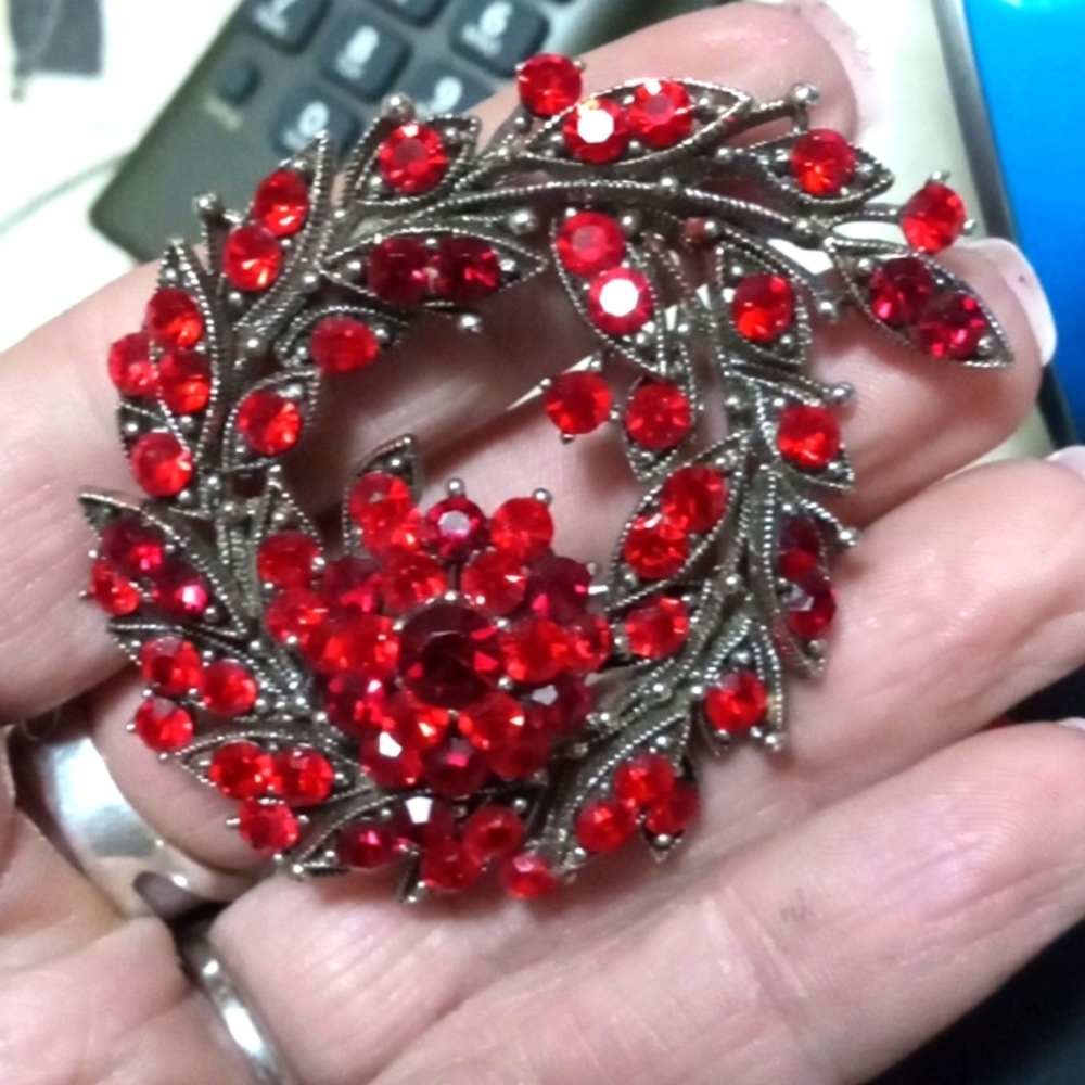 Vtg Silver tone Brooch Pin Pendant w/ Red Stones Flower Design